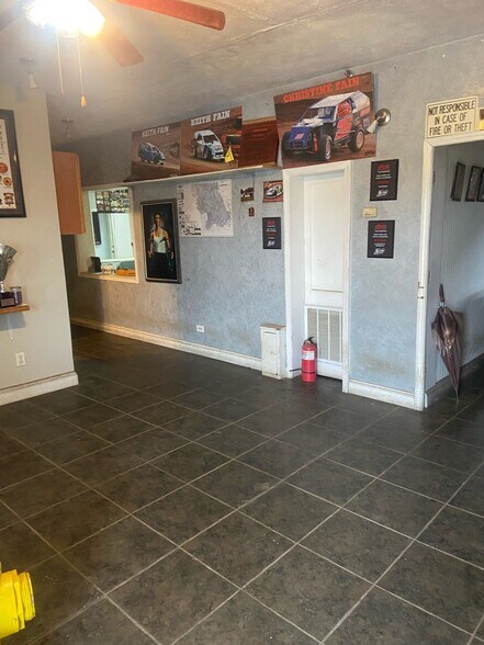 1220 College St, Clarksville, TN à vendre - Photo intérieure – Image 2 sur 7