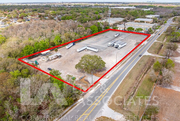 9722 Boggy Creek Rd, Orlando, FL à louer Photo de l’immeuble– Image 1 sur 4