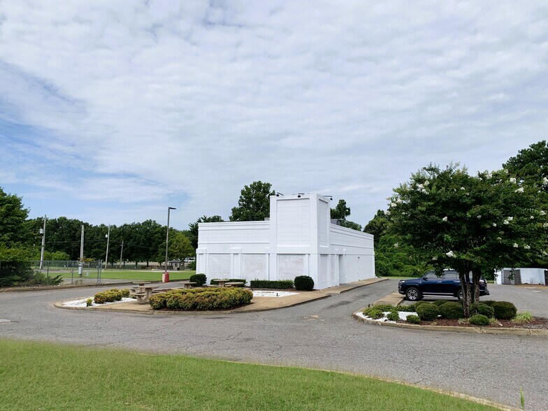 3623 Elvis Presley Blvd, Memphis, TN à louer - Photo de l’immeuble – Image 2 sur 6