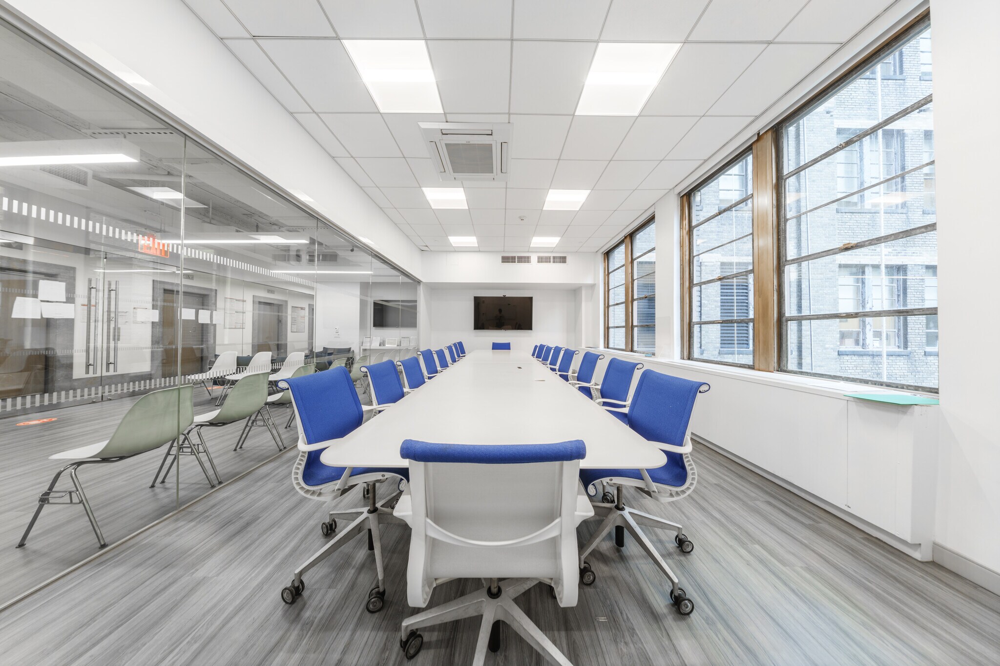 110 E 42nd St, New York, NY à louer Photo de l’immeuble– Image 1 sur 9