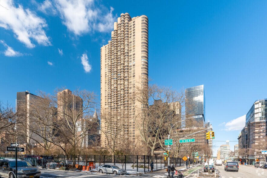 345 E 37th St, New York, NY à louer - Photo de l’immeuble – Image 3 sur 9