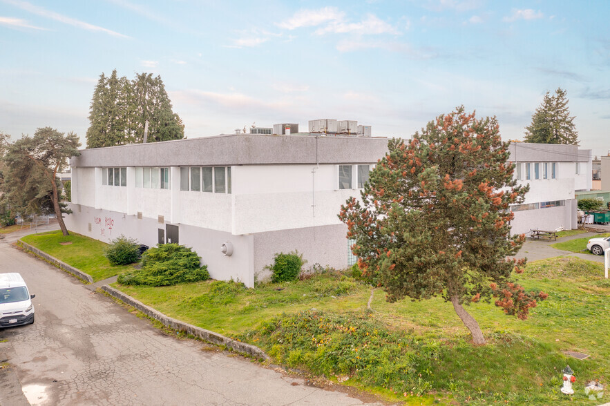 7060 Waltham Ave, Burnaby, BC à louer - Photo de l’immeuble – Image 3 sur 10