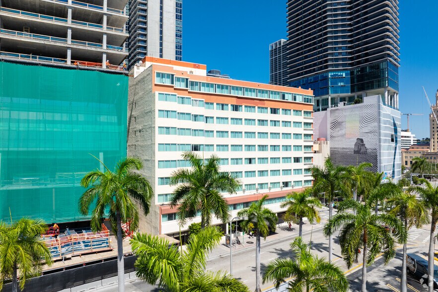 340 Biscayne Blvd, Miami, FL à vendre - Photo de l’immeuble – Image 2 sur 22