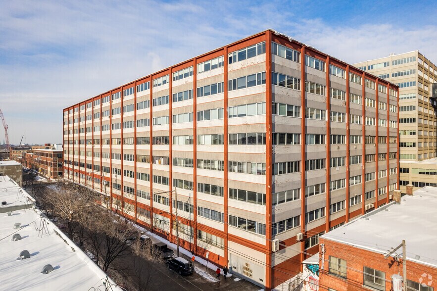 160 Rue Saint-Viateur E, Montréal, QC à louer - Photo de l’immeuble – Image 2 sur 8