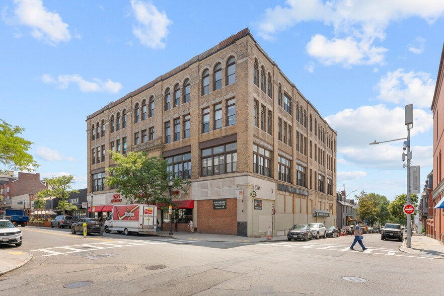 423 W Broadway, South Boston, MA à louer - Photo de l’immeuble – Image 3 sur 10