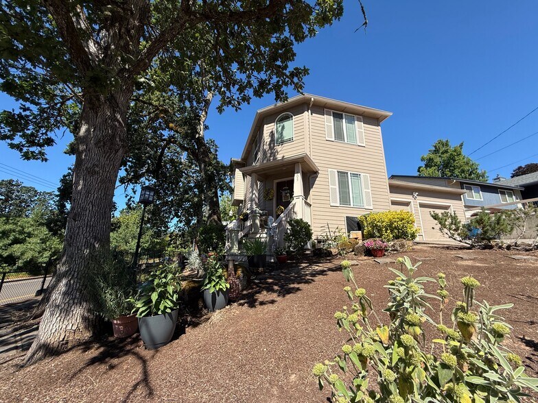 505 Woodland Dr NW, Salem, OR à vendre - Photo de l’immeuble – Image 2 sur 2