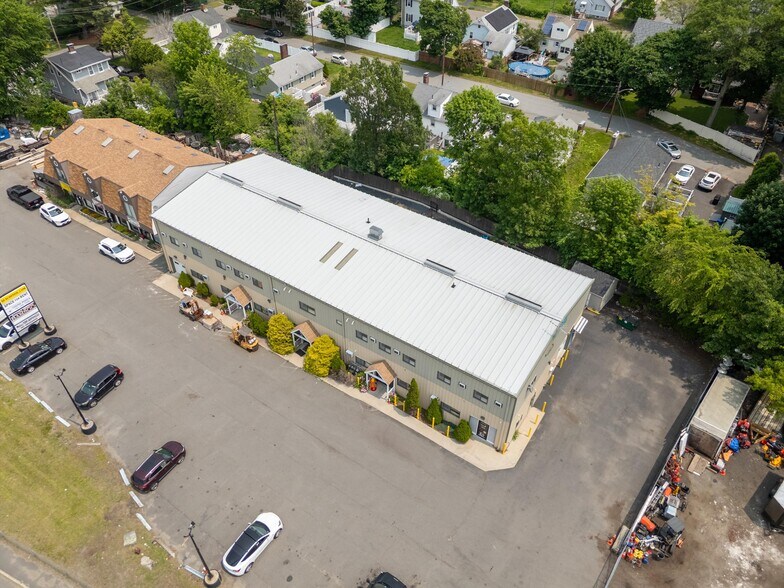 10 Bennett Hwy, Saugus, MA à louer - Photo de l’immeuble – Image 3 sur 7