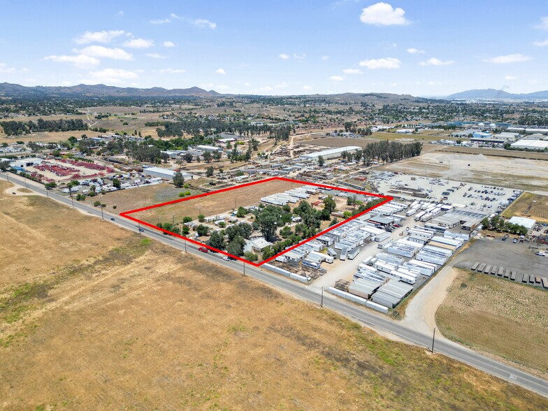 190-220 MAPES RD portefeuille de 2 biens à vendre sur LoopNet.fr - Photo de l’immeuble – Image 3 sur 10