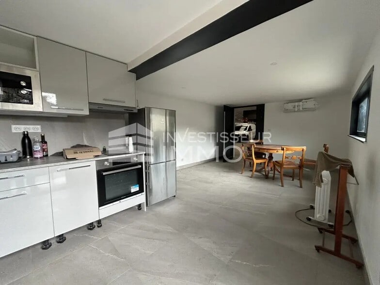 Local d'activités dans Lagny-sur-Marne à vendre - Photo de l’immeuble – Image 2 sur 9