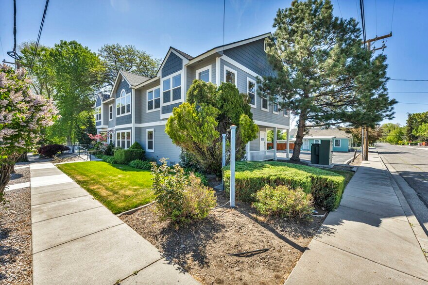 415 W Sophia St, Carson City, NV à louer - Photo de l’immeuble – Image 2 sur 17