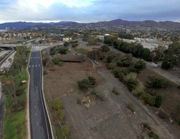 760 S Seaward Ave, Ventura, CA à louer - Photo de l’immeuble – Image 2 sur 4
