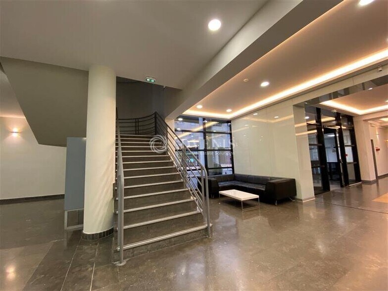 2 Boulevard Vauban, Montigny-le-Bretonneux à louer - Hall d’entrée – Image 3 sur 6