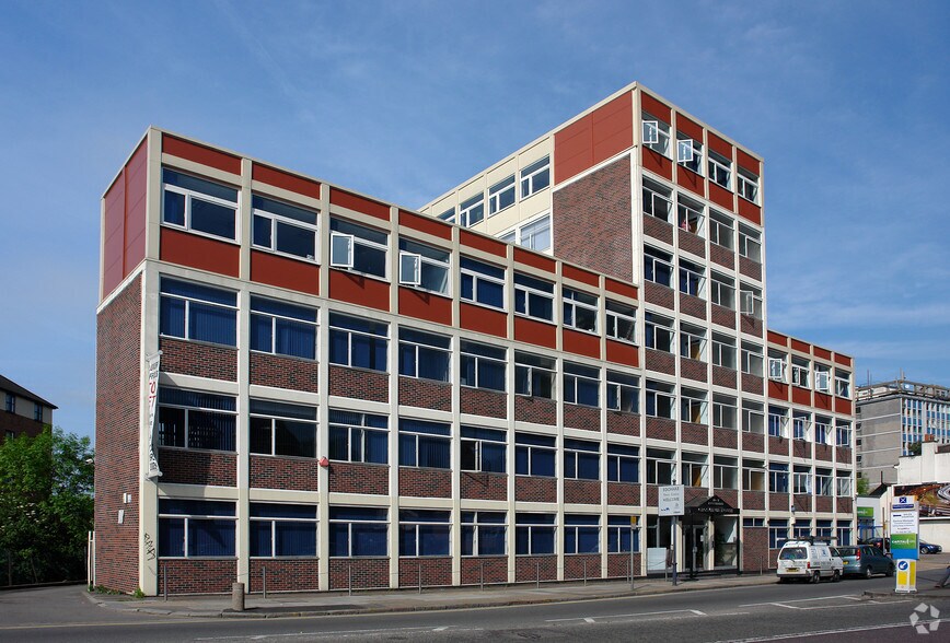 1 High St, Edgware à louer - Photo principale – Image 1 sur 3