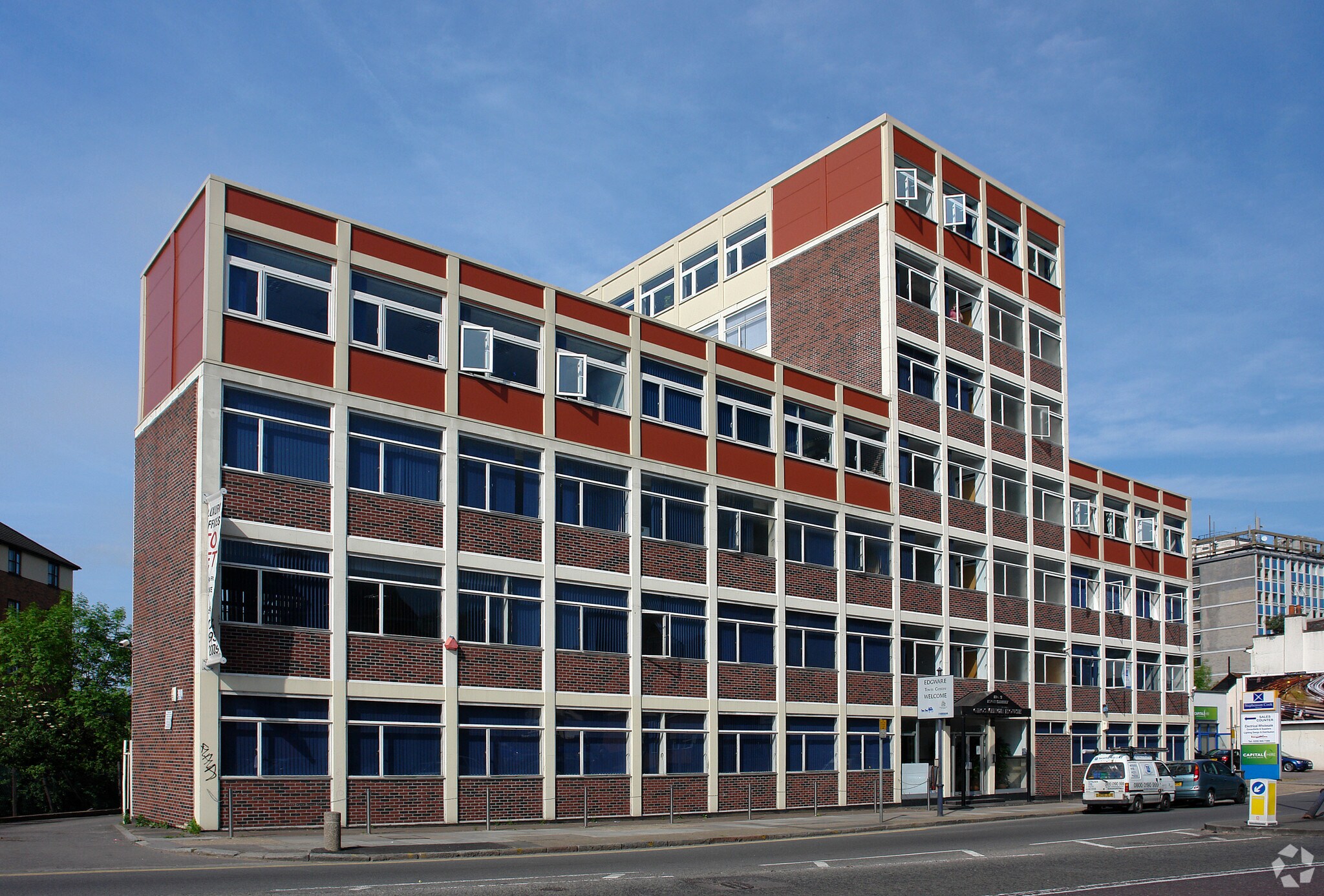 1 High St, Edgware à louer Photo principale– Image 1 sur 4