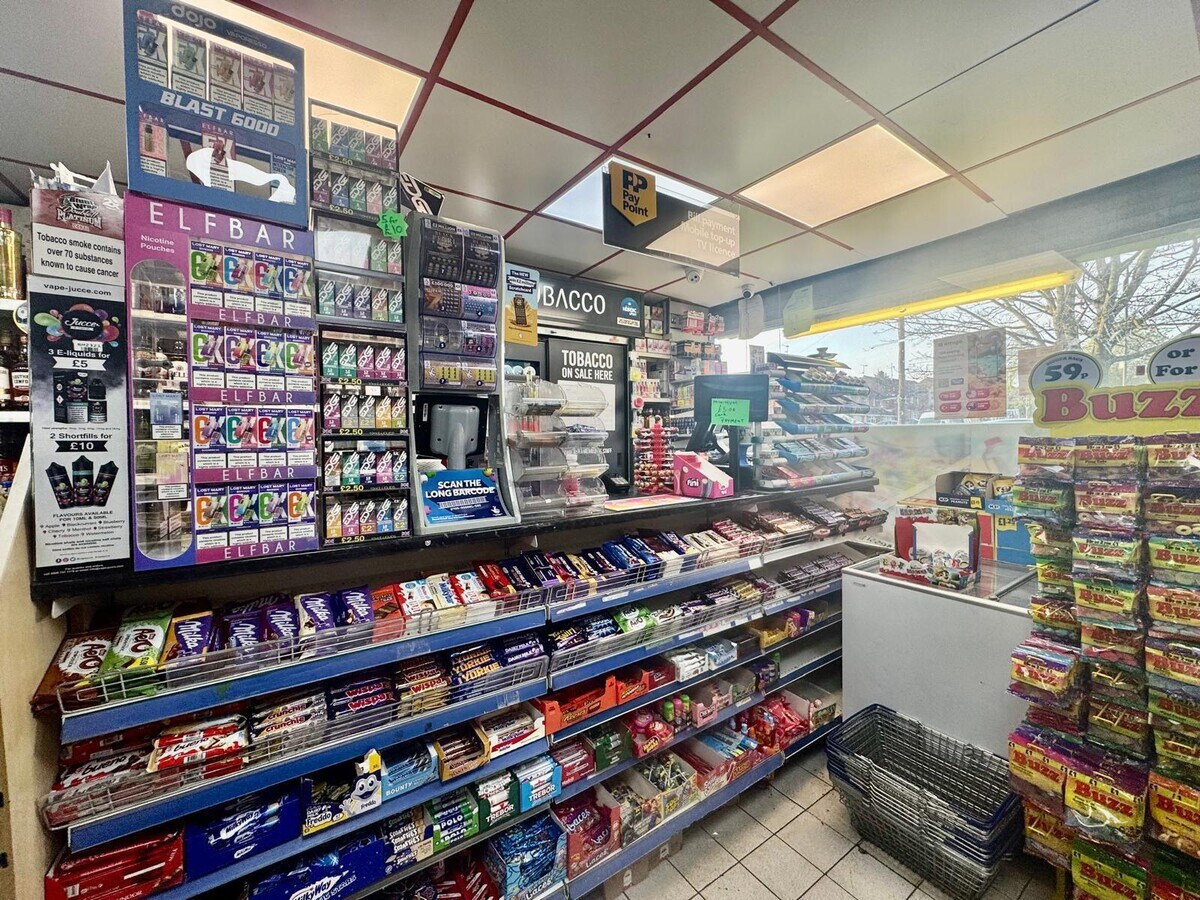 1-6 Ashwell Parade, Luton, BDF LU3 3AZ - Lot 3 - - Photo intérieure - Image 1 of 4