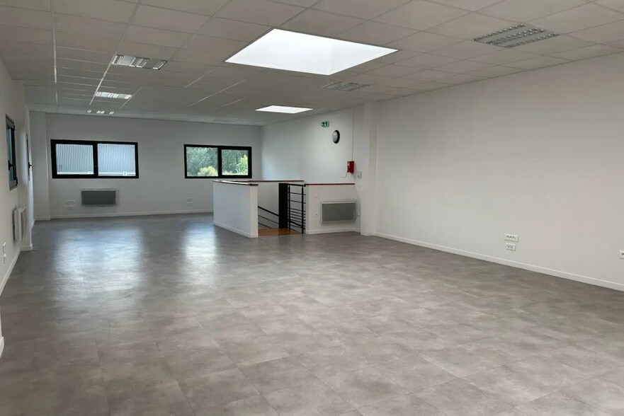 5 Rue Clément Ader, Saint-Pierre-du-Perray à louer - Photo de l’immeuble – Image 3 sur 5