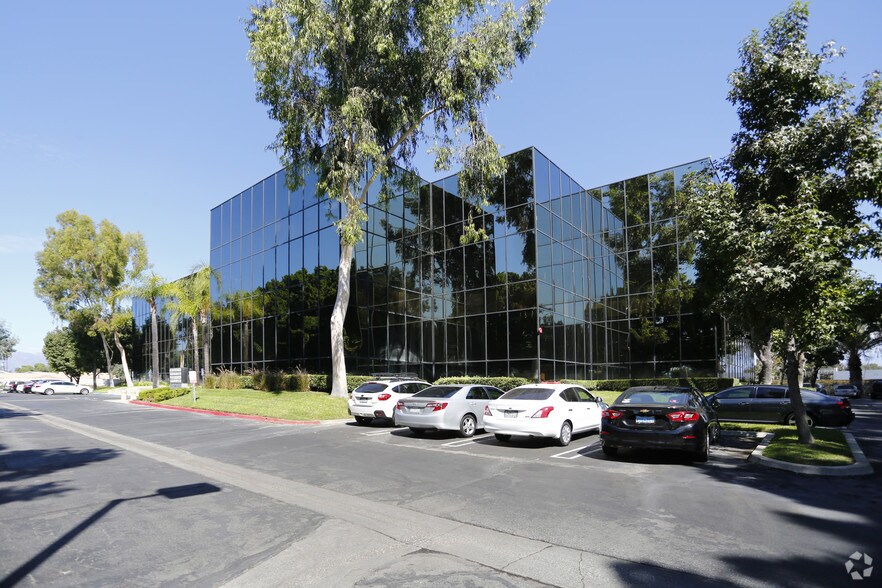1900 W Garvey Ave S, West Covina, CA à louer - Photo principale – Image 1 sur 8
