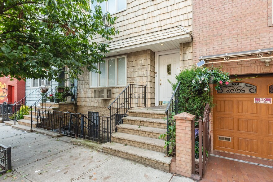 909 Lorimer St, Brooklyn, NY à vendre - Photo de l’immeuble – Image 2 sur 15