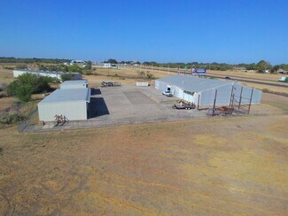 Plus de détails pour 161 County Road 777, Devine, TX - Industriel/Logistique à vendre