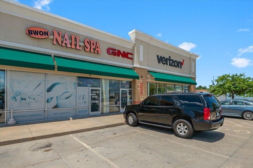 2701-2711 N Dirksen Pky, Springfield, IL à louer - Photo de l’immeuble – Image 3 sur 5