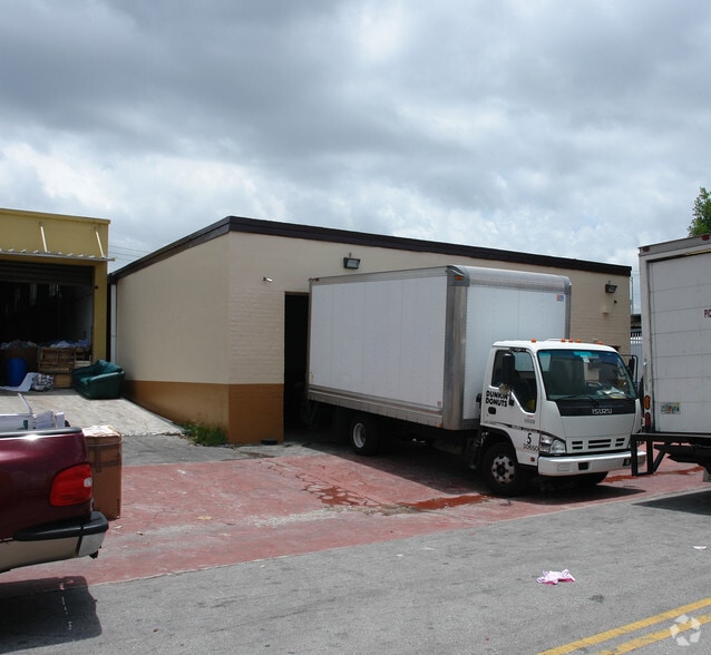 1022 E 27th St, Hialeah, FL à vendre - Photo principale – Image 1 sur 2