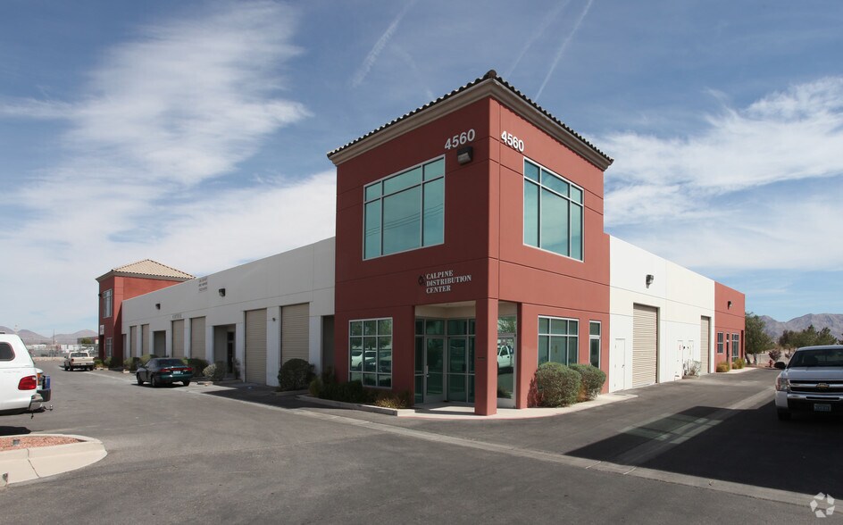 4560 Donovan Way, North Las Vegas, NV à louer - Photo principale – Image 1 sur 5