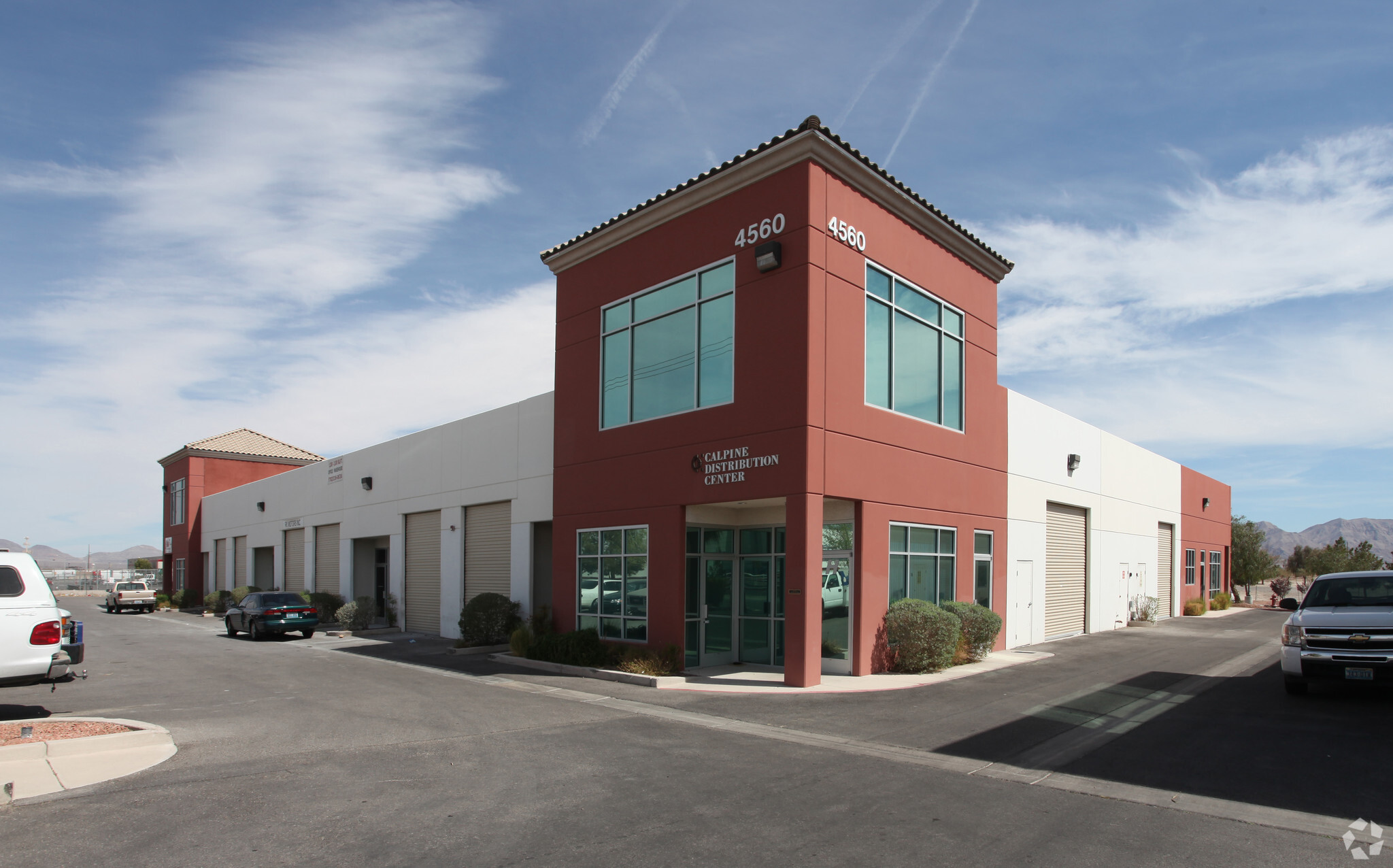 4560 Donovan Way, North Las Vegas, NV à louer Photo de l’immeuble– Image 1 sur 6