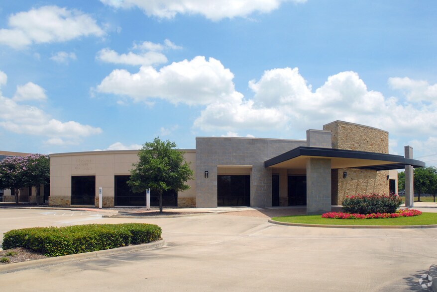 11321 Fallbrook Dr, Houston, TX à louer - Photo de l’immeuble – Image 2 sur 14