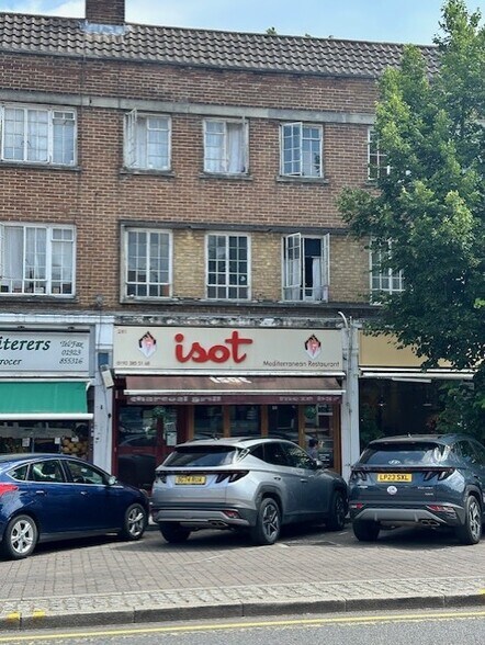 281 Watling St, Radlett à louer - Photo de l’immeuble – Image 1 sur 1