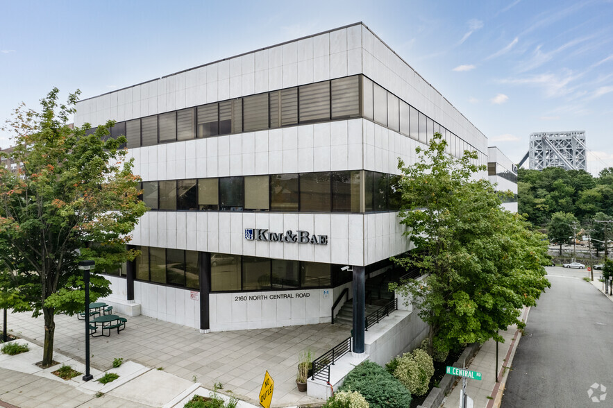 2160 N Central Rd, Fort Lee, NJ à louer - Photo de l’immeuble – Image 1 sur 8