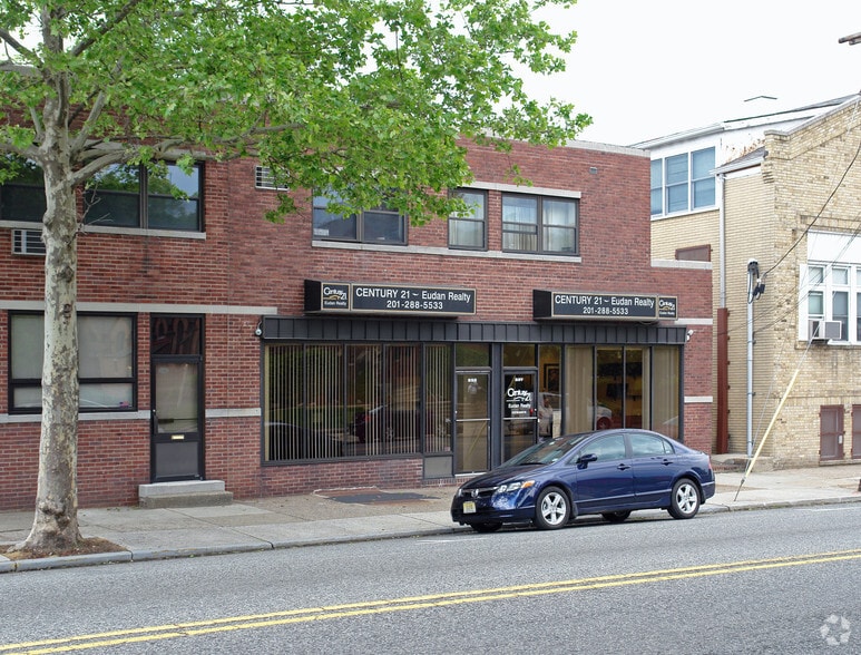 257 Boulevard, Hasbrouck Heights, NJ à louer - Photo principale – Image 1 sur 2