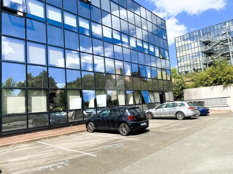 Bureau dans Évry-Courcouronnes à vendre - Photo de l’immeuble – Image 2 sur 8