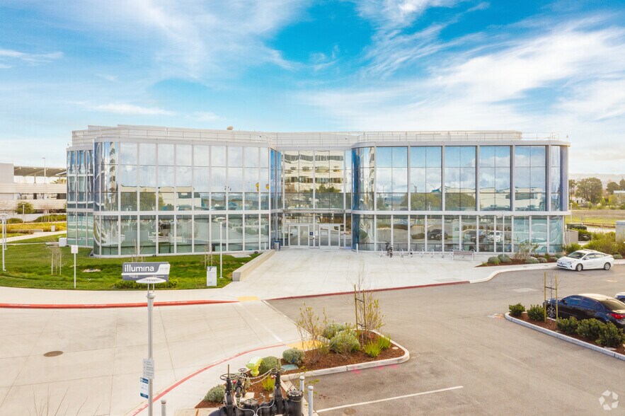 500 Lincoln Centre Dr, Foster City, CA à louer - Photo de l’immeuble – Image 2 sur 6