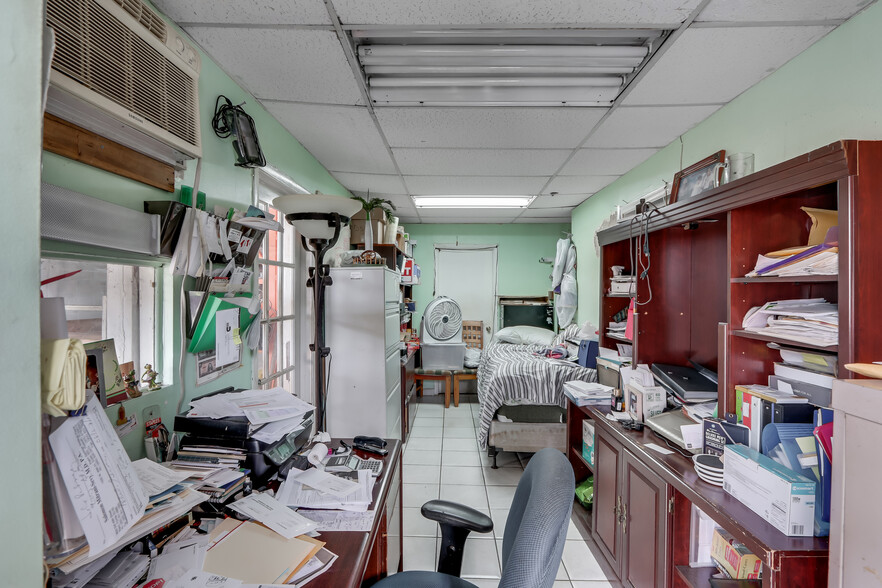 6997 NW 50th St, Miami, FL à louer - Photo intérieure – Image 2 sur 6