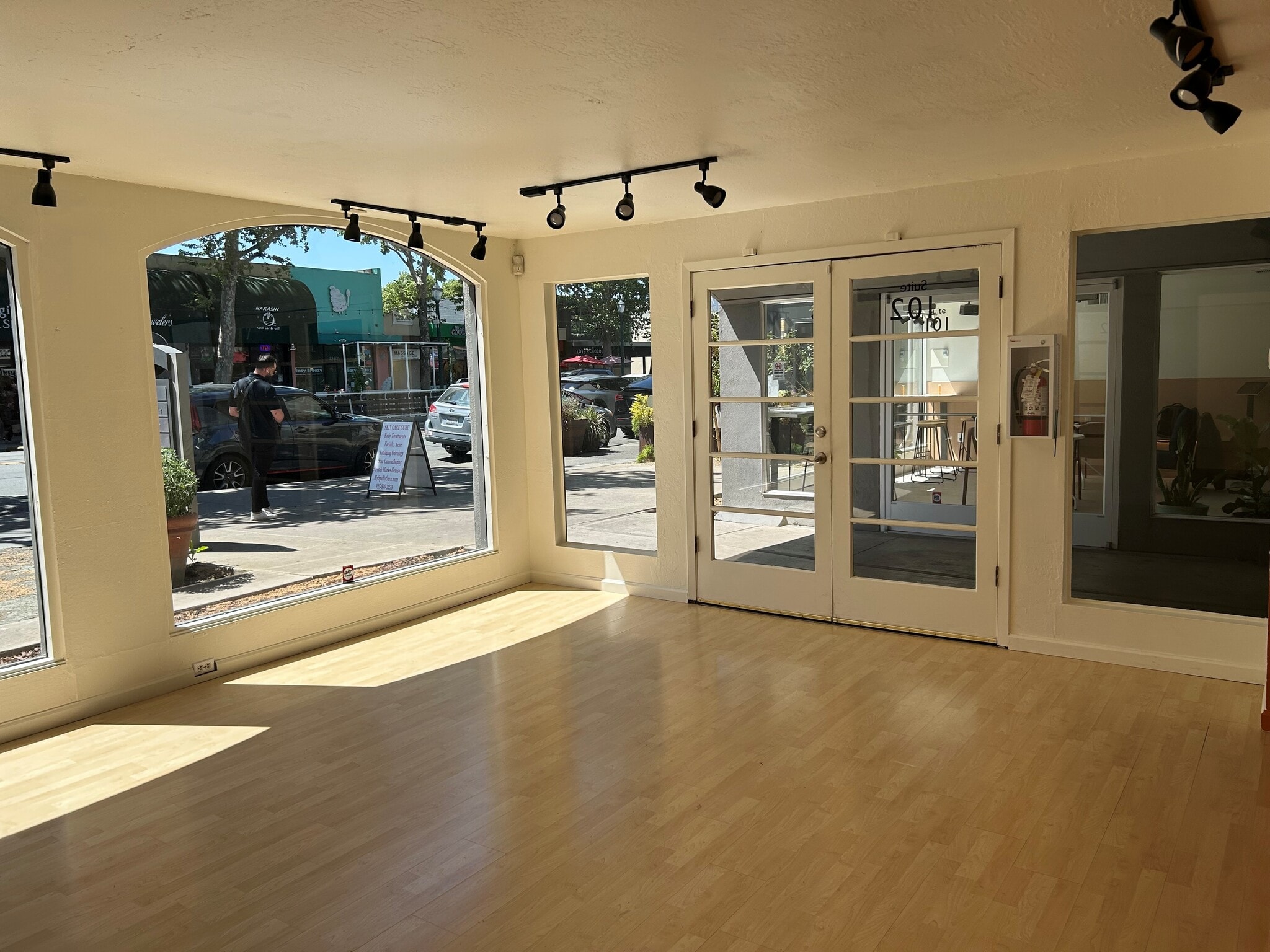 1372 N Main St, Walnut Creek, CA à louer Photo intérieure– Image 1 sur 8