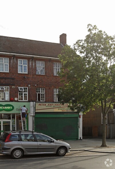 18 Ruislip Rd, Greenford à louer - Photo de l’immeuble – Image 2 sur 2