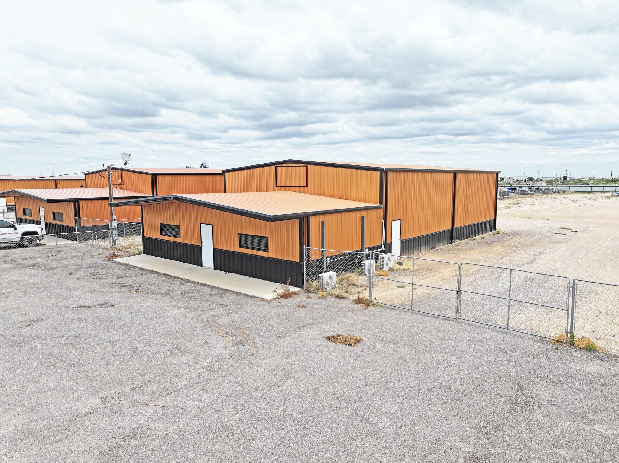 1161 S Moss Ave, Odessa, TX à louer Photo de l’immeuble– Image 1 sur 37