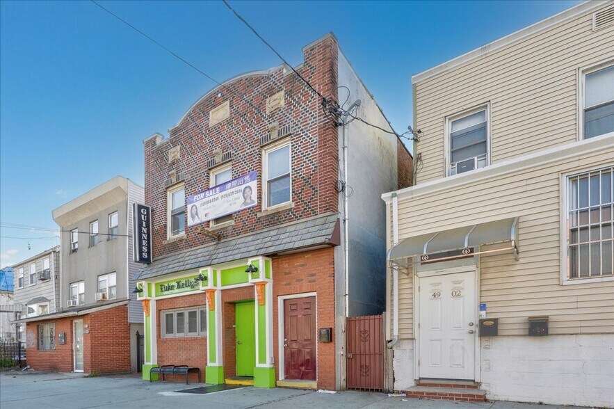 49-04 69th Street Woodside St, Woodside, NY à vendre - Photo de l’immeuble – Image 3 sur 36