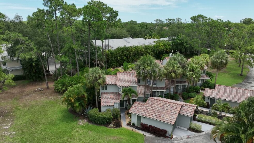 2708-2714 Santa Cruz Blvd, Naples, FL à vendre - Vidéo aérienne – Image 2 sur 26