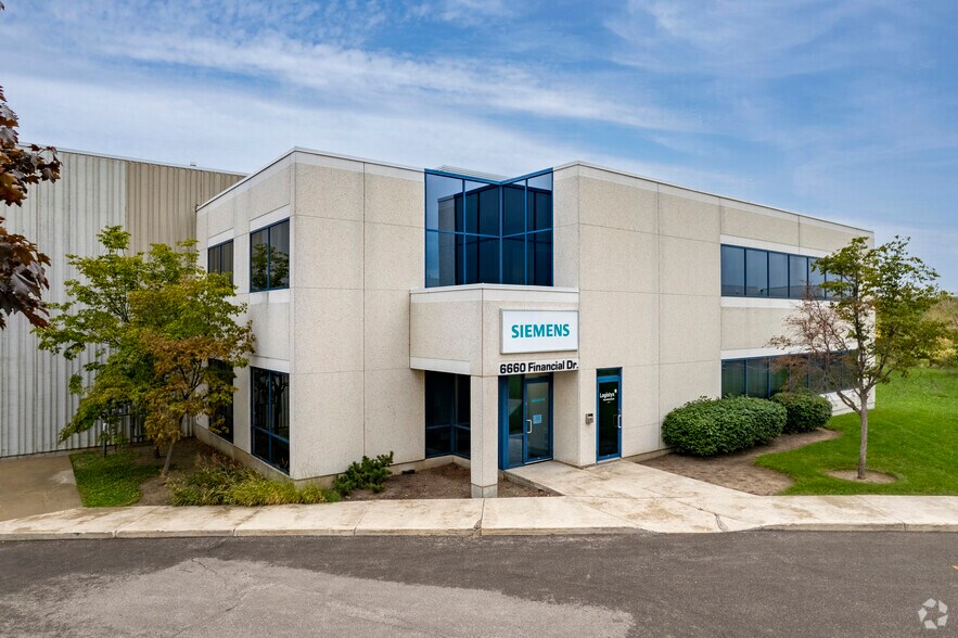 6660 Financial Dr, Mississauga, ON à louer - Photo de l’immeuble – Image 2 sur 2