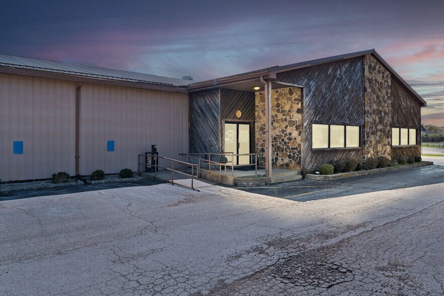 1616 N Section St, Sullivan, IN à vendre - Photo de l’immeuble – Image 2 sur 34
