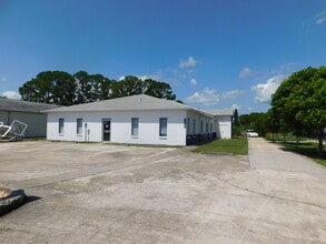 5060 Industry Dr, Melbourne, FL à vendre Photo de l’immeuble– Image 2 sur 26