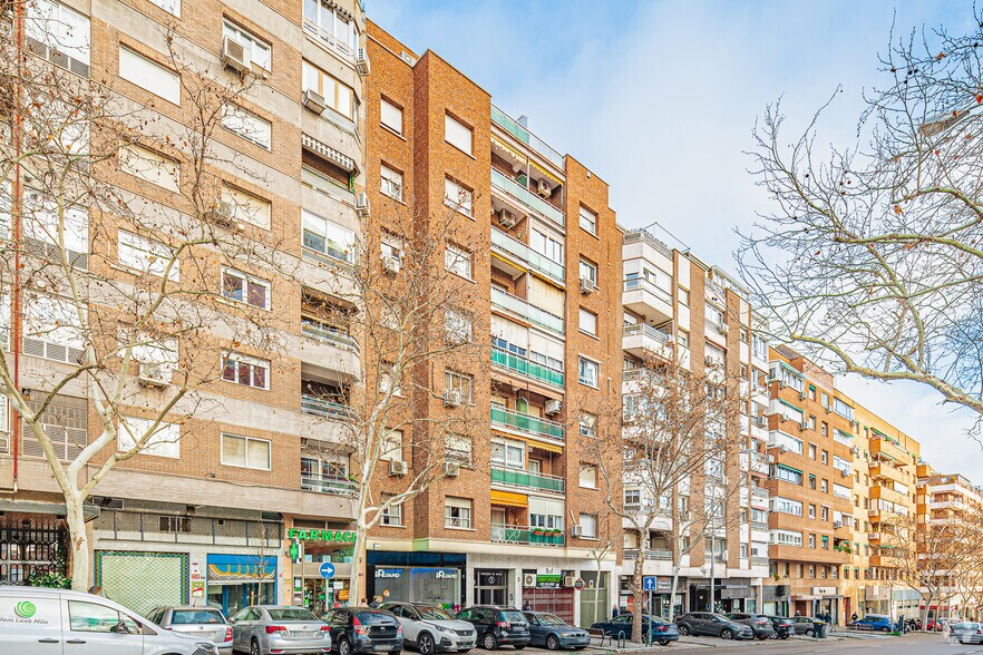 Immeuble residentiel dans Madrid, Madrid à vendre - Photo principale – Image 1 sur 2