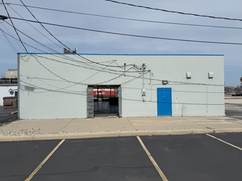 1131 W Alexis Rd, Toledo, OH à louer - Photo de l’immeuble – Image 3 sur 8