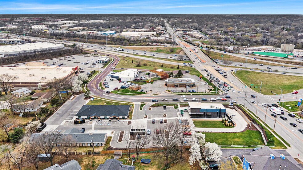 9335 W 75th St, Overland Park, KS à vendre - Photo de l’immeuble – Image 3 sur 6