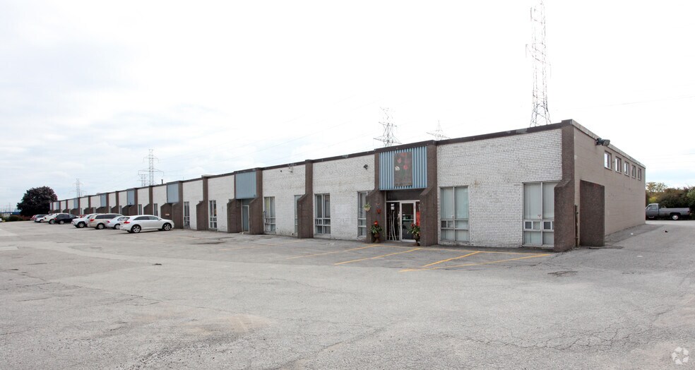 99 Brisbane Rd, Toronto, ON à louer - Photo de l’immeuble – Image 3 sur 3