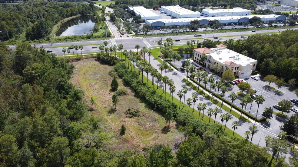 E Sandlake Rd, Orlando, FL à vendre - Photo de l’immeuble – Image 2 sur 10