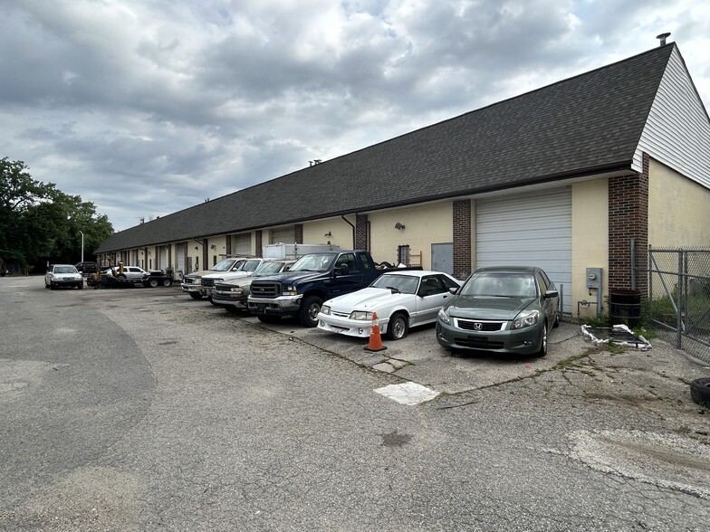5921 Moravia Park Dr, Baltimore, MD à louer - Photo de l’immeuble – Image 3 sur 7