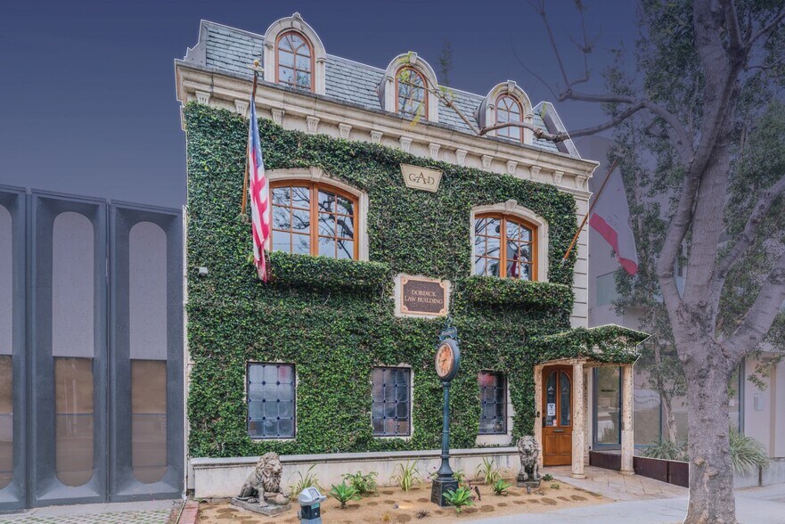 8752 Holloway Dr, West Hollywood, CA à vendre - Photo de l’immeuble – Image 1 sur 30