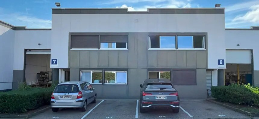 Local d’activités dans Décines-Charpieu à louer - Photo de l’immeuble – Image 1 sur 7